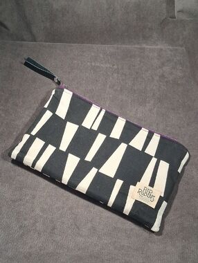 Pip Robins Accessories Black White Canvas Bag with Purple and Silver Zip NEW